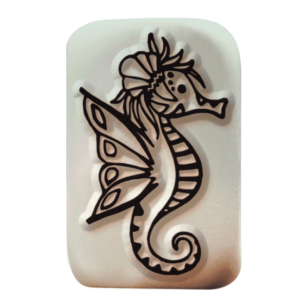 LaDot, Tattoo Stein M Seepferdchen