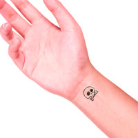 LaDot, Tattoo Stein S Totenkopf