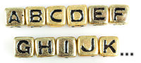 Würfel Buchstaben, mit Loch Kunststoff, gold, 130 Stk.