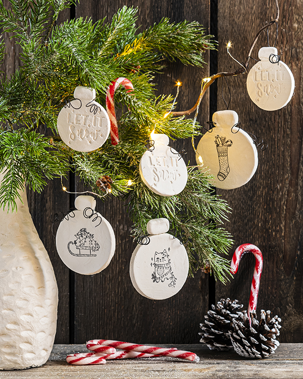 Fertig: Christbaumschmuck schwarz & weiß
