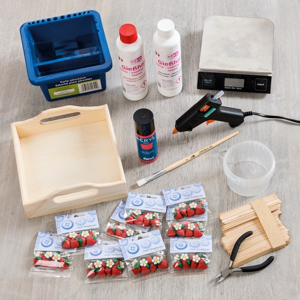 Material und Ergebnis: Erdbeer-Tablett