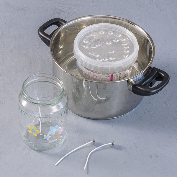 Schritt 3: Kerzengel in das Glas füllen