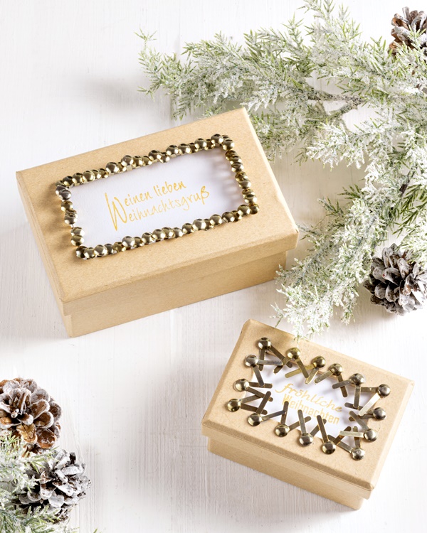 Fertig: Geschenkverpackung mit Musterbeutelklammern