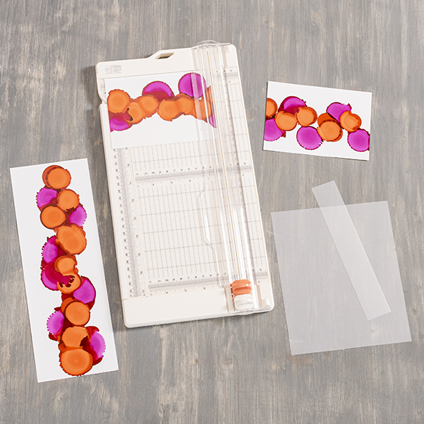 Schritt 2: Karten mit Alkoholtinte und Transparentpapier