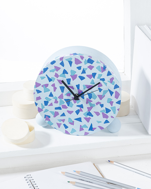 Fertig: Uhr im Terrazzo-Stil